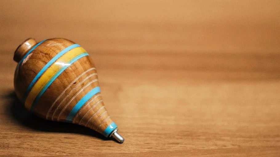 Trompo de madera hecho por manos mexicanas